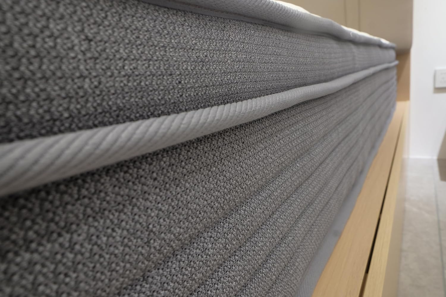 VOZZTTI King size Maahshmallow Mattress Hybrid Spring Mattress with Memory Foam – King Size mattress | Individually Pocketed Springs, Cooling Knitted Fabric & High-Resilience Support Foam - Image 2